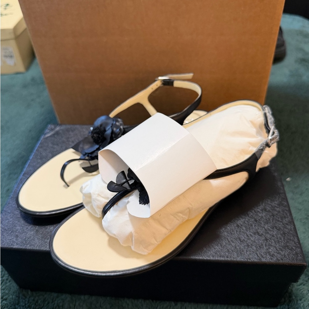 CHANEL Black and Cream Floral Sandals - Picture 3 of 9